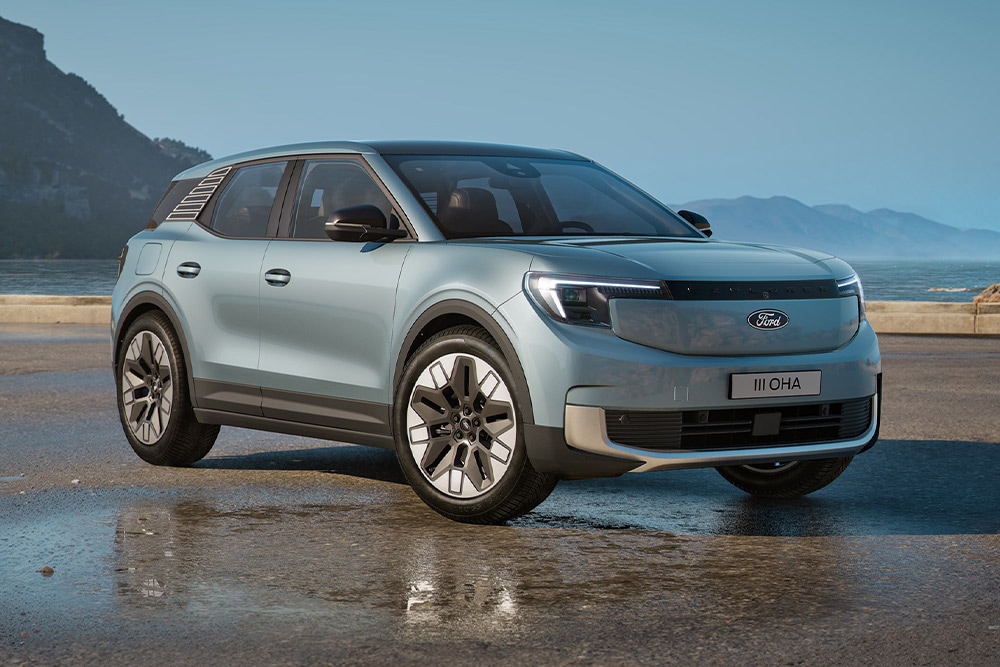 Ein Ford Explorer stehend auf einer Strasse. 