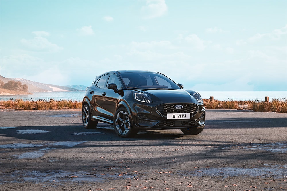 Ein Puma Black Edition stehend auf einer Strasse