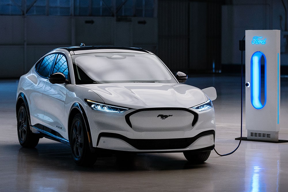 Ford Mustang Mach-E wird geladen