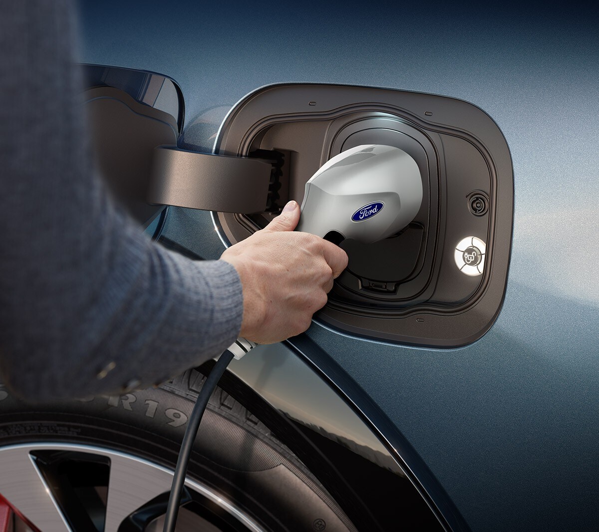 Ford Kuga Plug-In Ladestelle Ford Kuga Plug-In Ladestelle