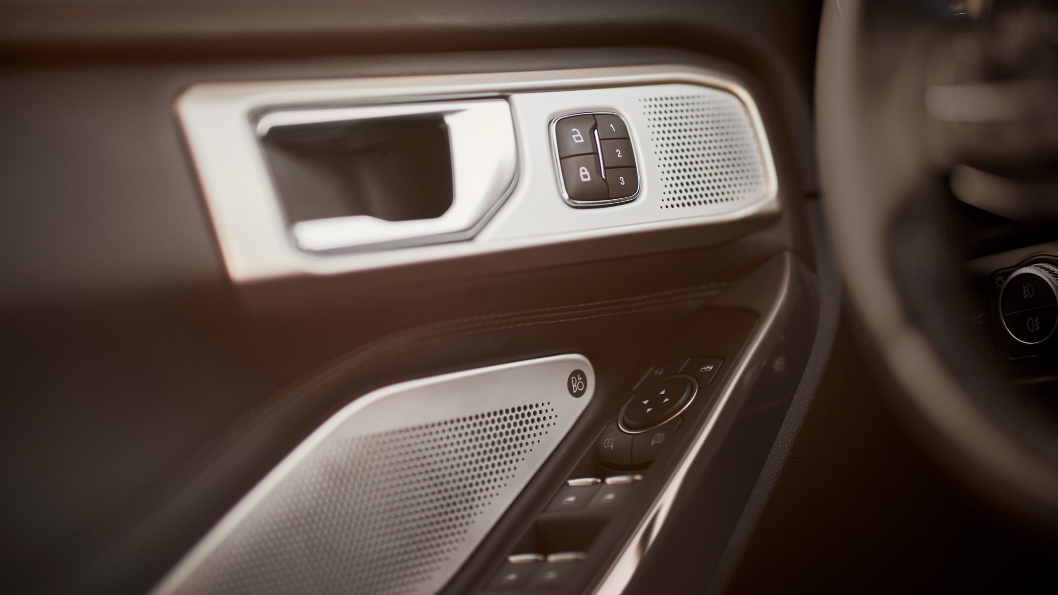 Ford Explorer Plug-In Hybrid. Innenraum Detailansicht Lautsprecher des B&O Sound Systems