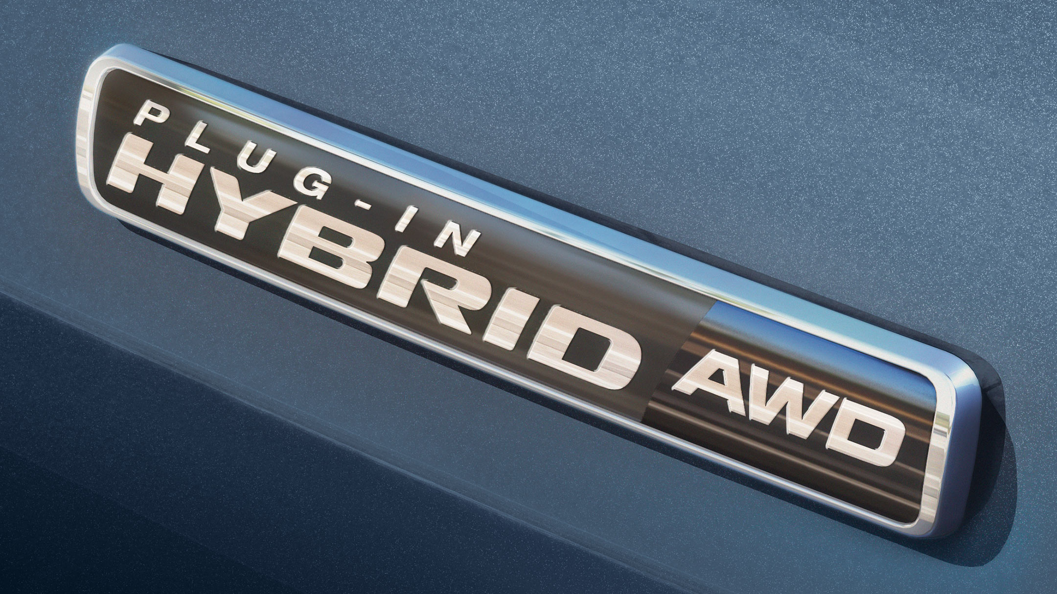 Ford Explorer Plug-In Hybrid in Blau. Detailansicht Plug-In Hybrid-AWD Schriftzug an der Heckklappe