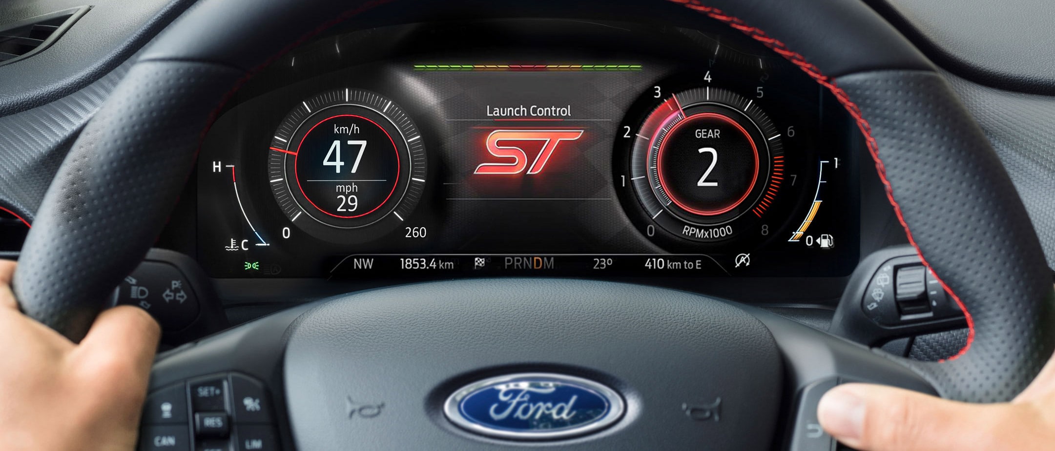 Ford Puma ST Innenansicht auf Lenkrad und digitale Instrumententafel mit Launch Control
