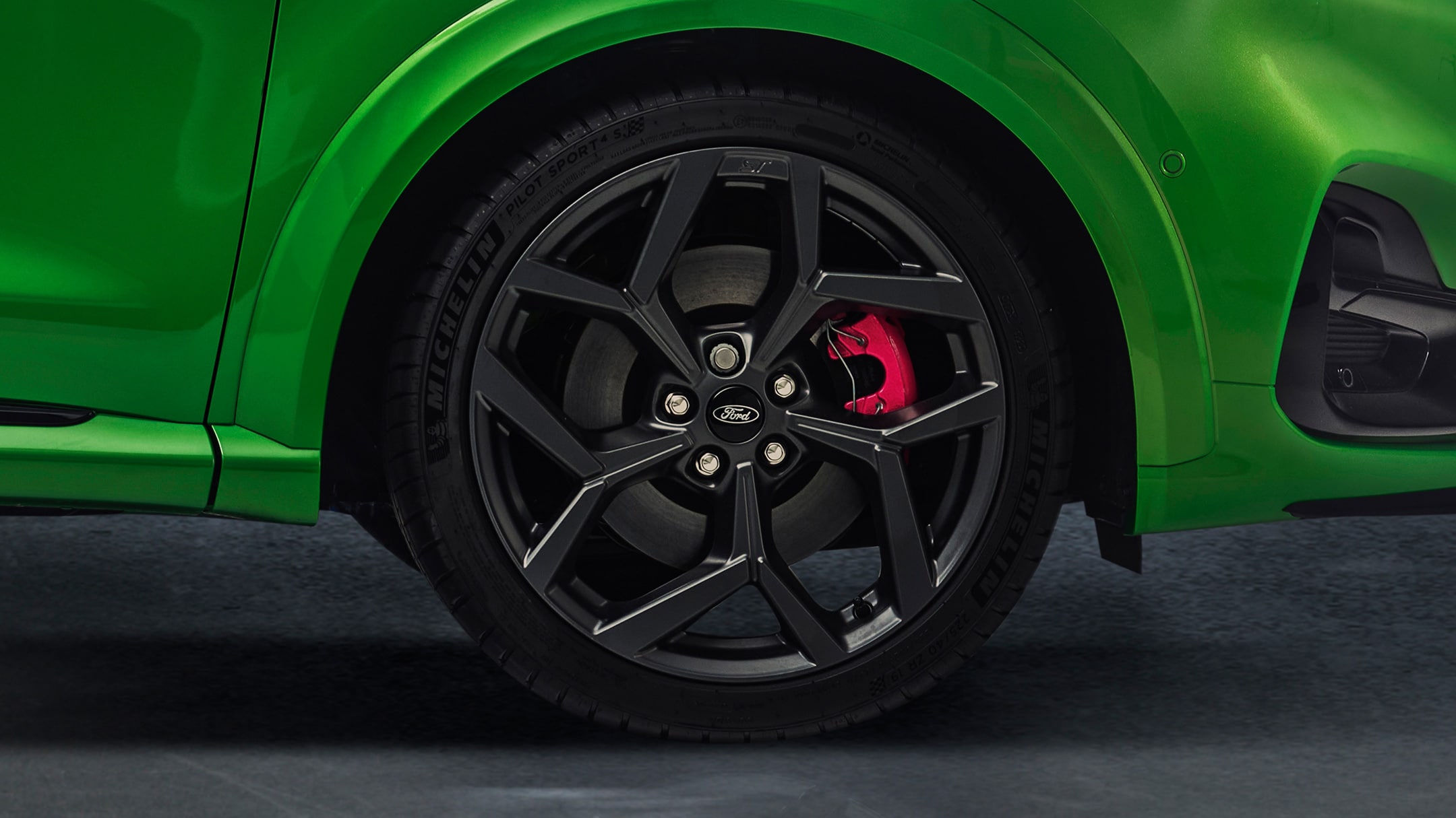 Ford Puma ST alloy wheel close up