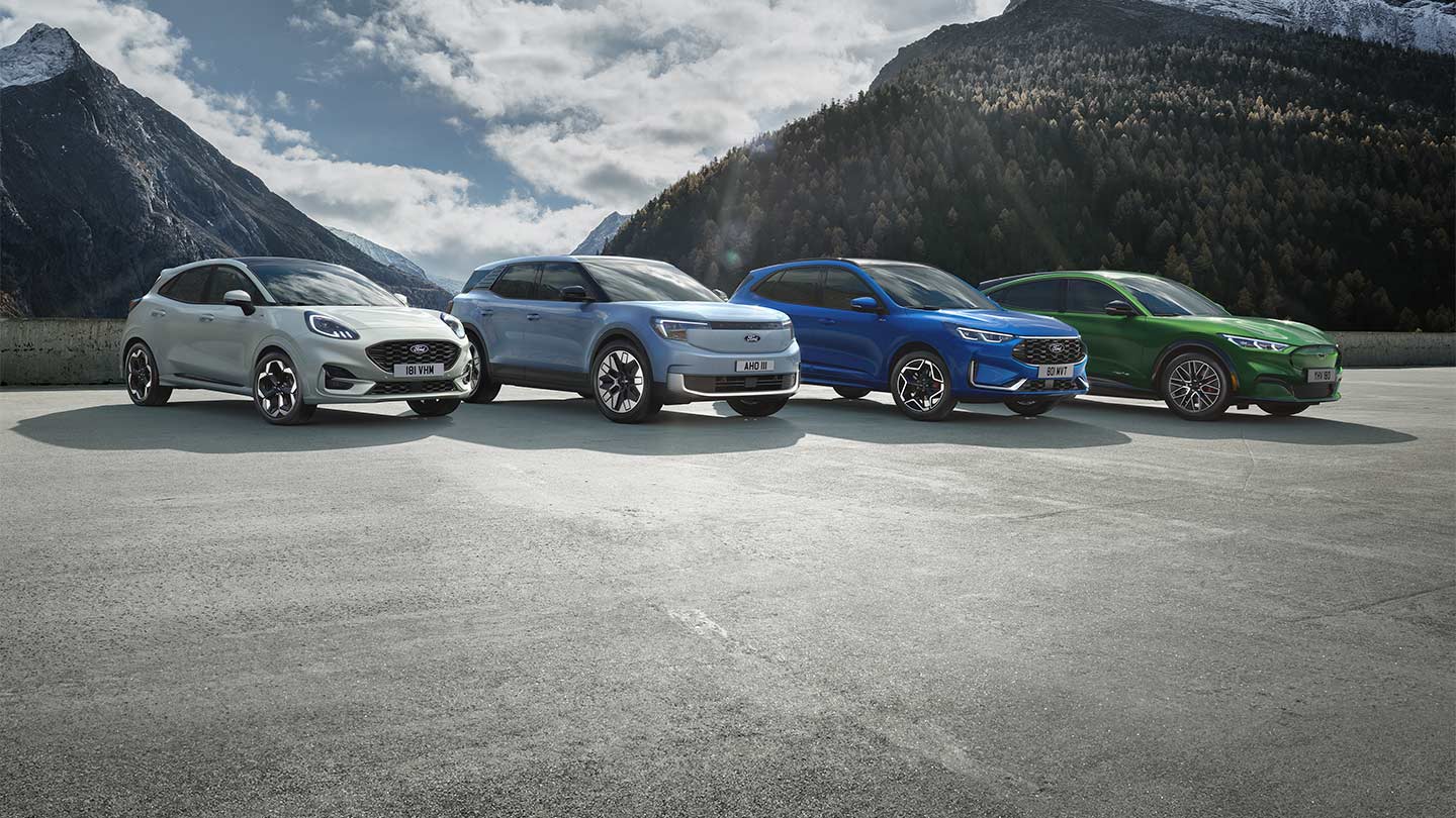 Auswahl an Ford Fiesta Ersatzfahrzeugen, darunter Ford Puma, elektrischer Ford Explorer und Ford Kuga.