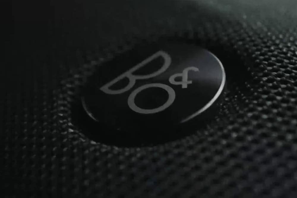Detailaufnahme des B&O Lautsprechers im Premium-Soundsystem mit 10 Lautsprechern des Ford Focus.