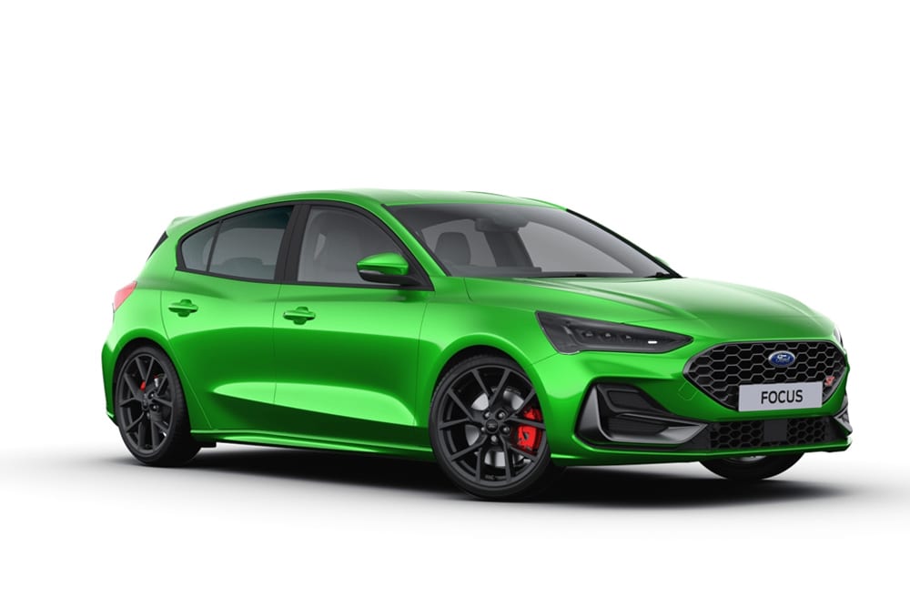 Studioaufnahme eines Ford Focus Schrägheck in Mean Green Metallic vor einem weissen Hintergrund.