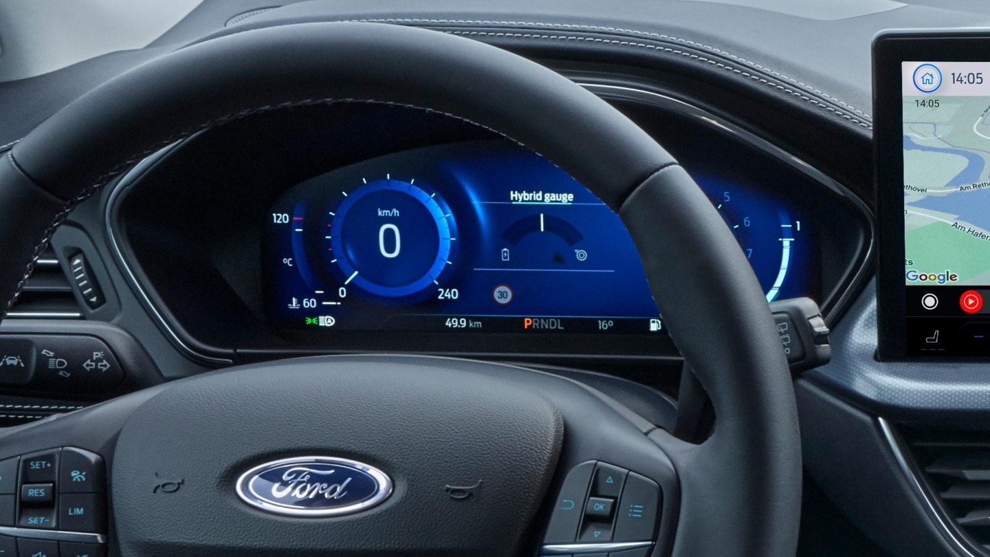 Ford Focus. Innenraumansicht des Lenkrads und der digitalen Instrumententafel.