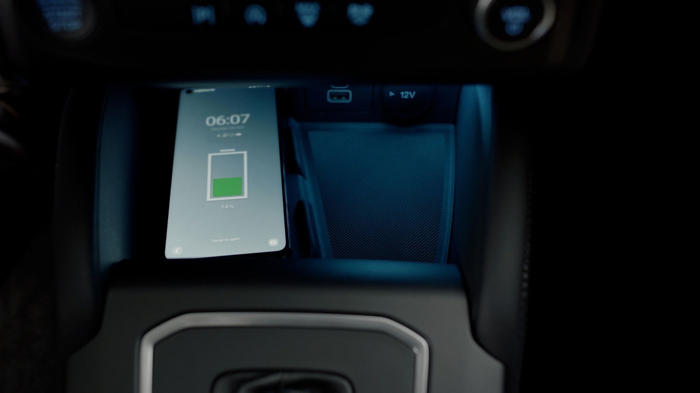 Ford Focus Smartphone kabellos laden.