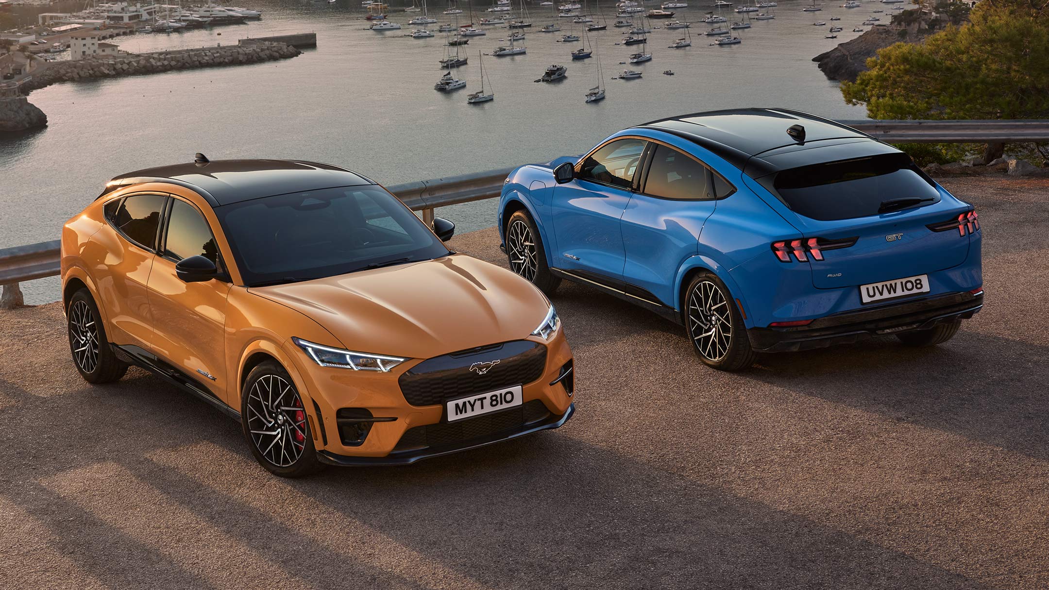 Ford Mustang Mach-E GT Vorder- und Rückansicht