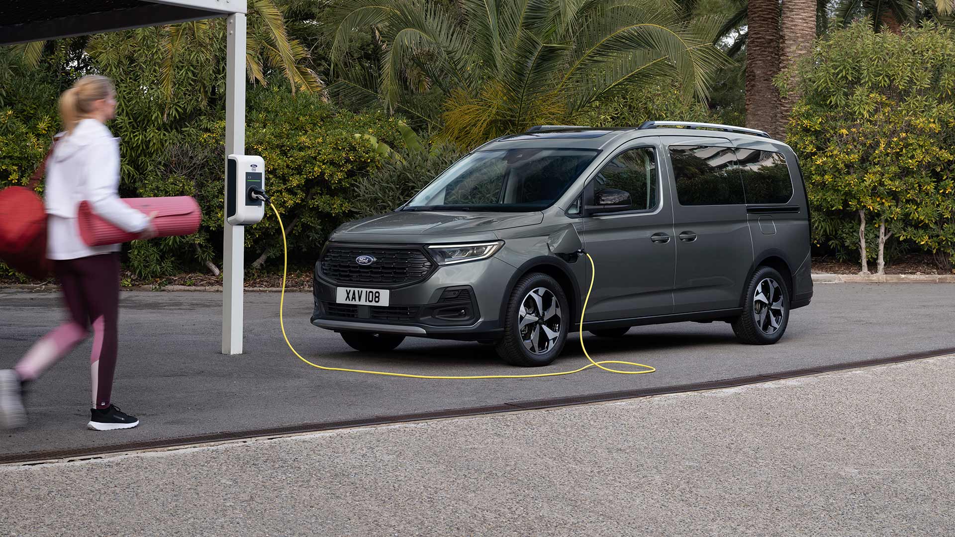 Ford Tourneo Connect Flottenfahrzeuge, Ansicht von vorne in Dreiviertelperspektive