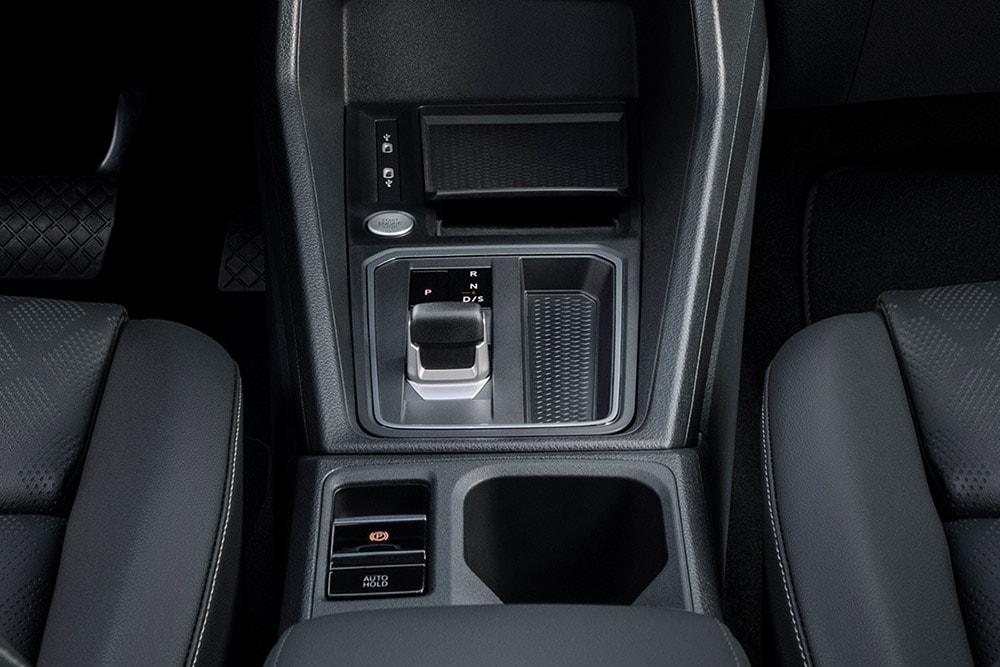 Ford Tourneo Connect Ausschnitt Fahrerkabine mit Mittelkonsole im Detail
