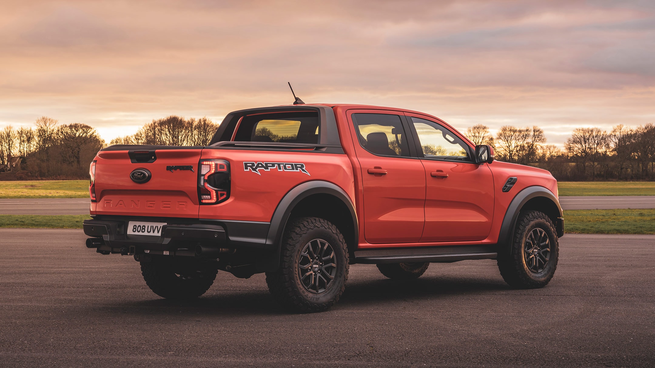 Ford Ranger Raptor in Rot in der ¾-Heckansicht