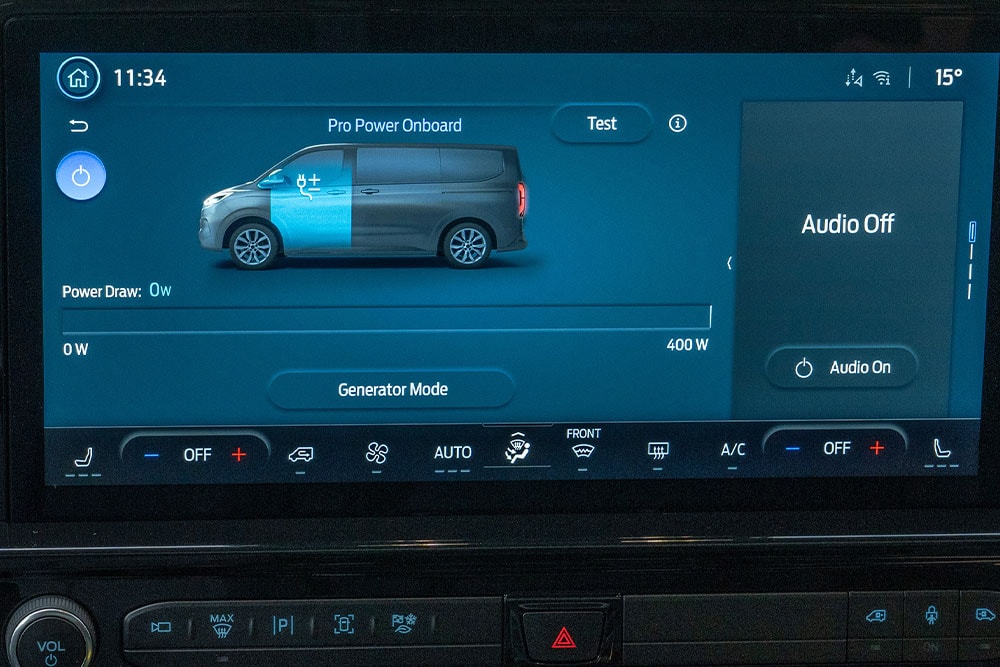 Dashboard-Bildschirm des Ford E-Tourneo Custom zeigt Pro Power Onboard System zur Steuerung der Leistung