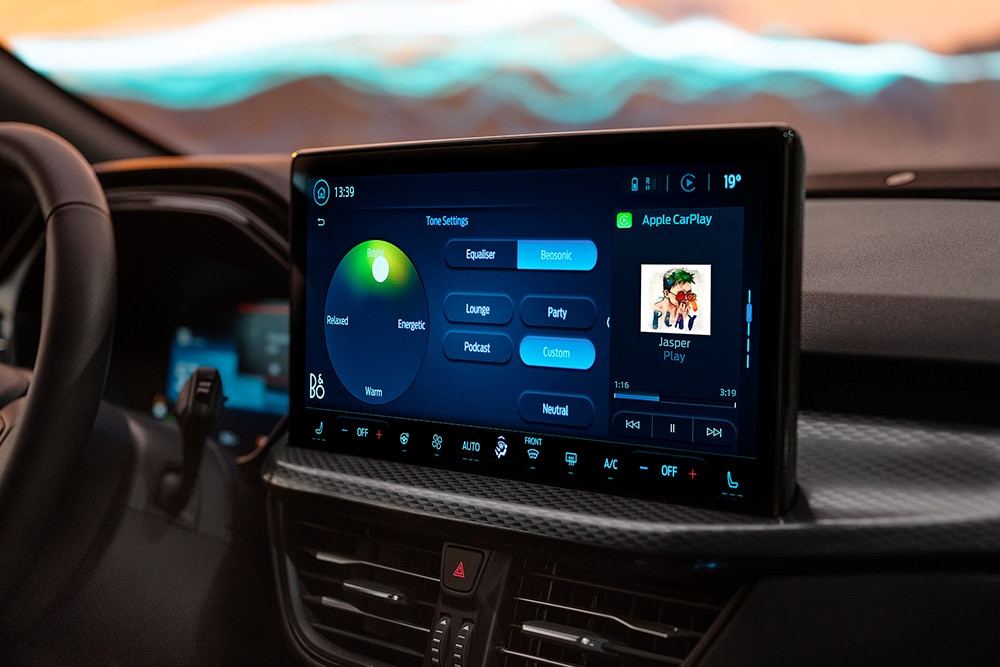 Nahaufnahme des grossen Touchscreens der Ford Kuga Sound Edition.
