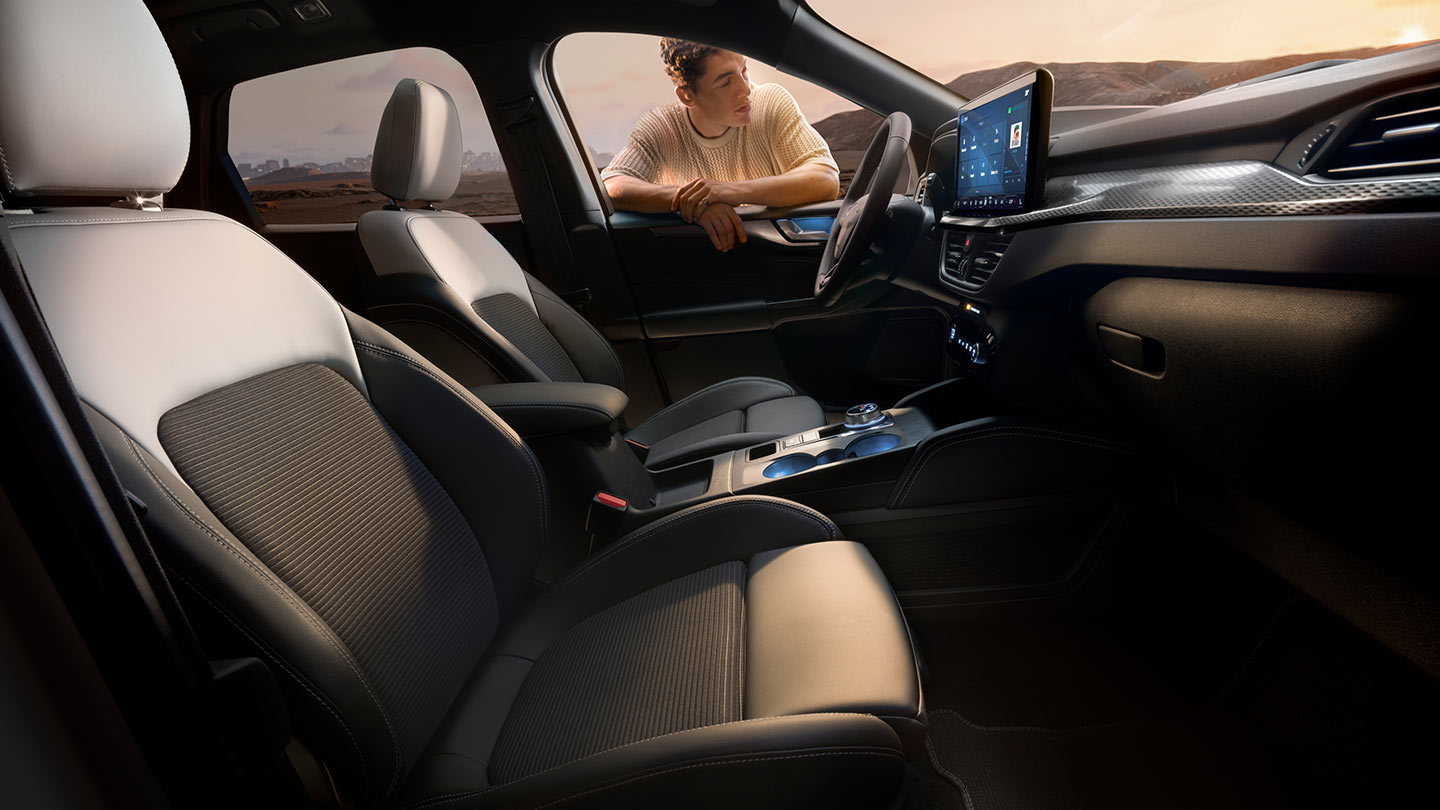 Der Innenraum der Ford Kuga Sound Edition mit exklusiven Sitzbezügen. 
