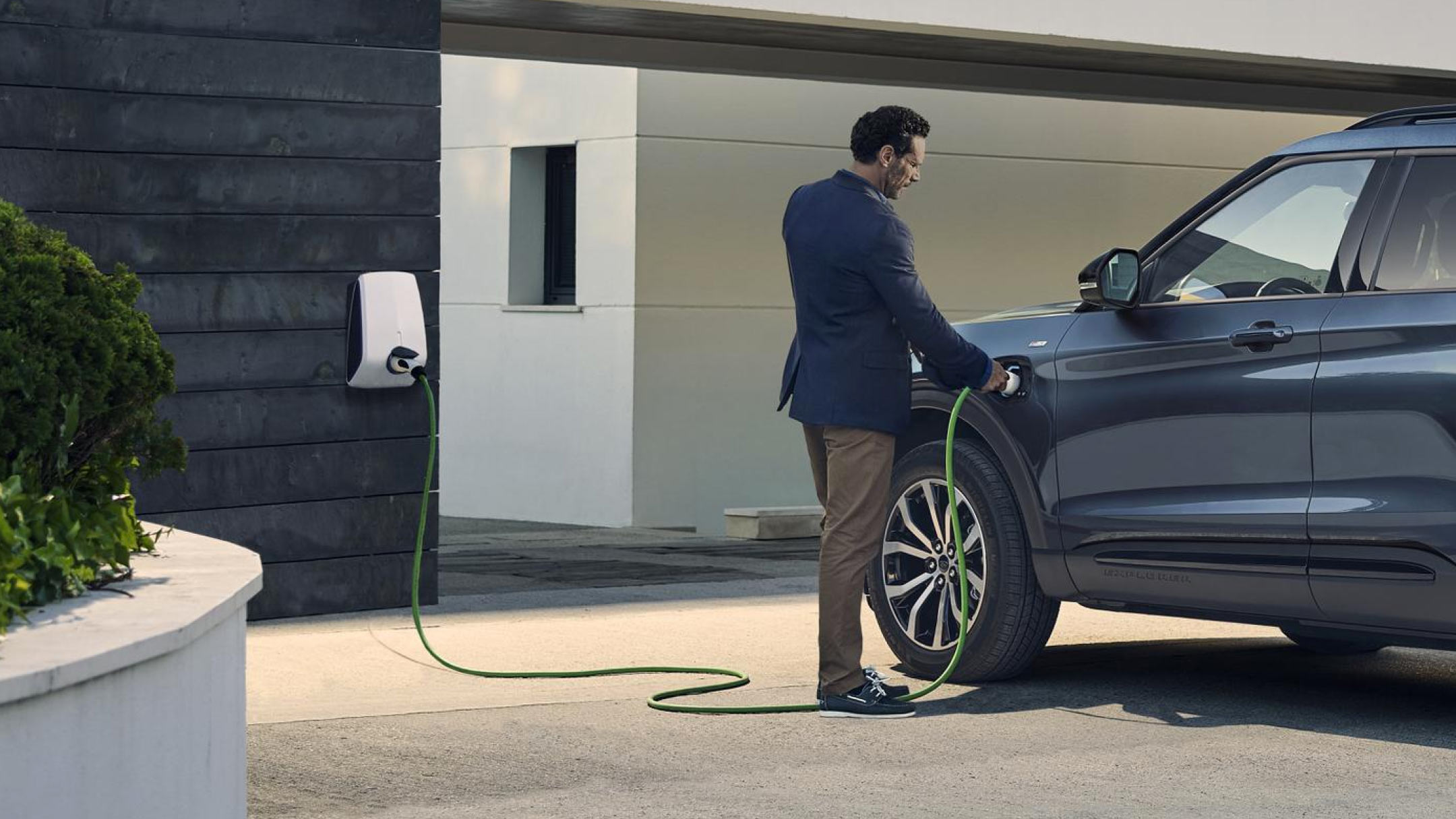 Ford Explorer Plug-In Hybrid Aufladung zu Hause Ford Explorer Plug-In Hybrid Aufladung zu Hause