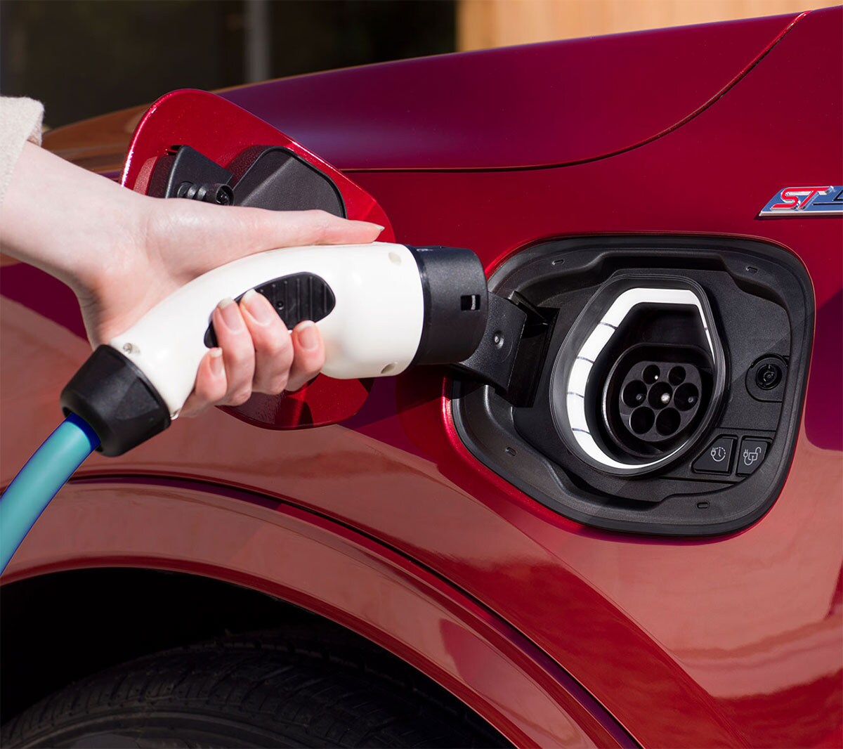 Ford Kuga Plug-In Ladestelle Ford Kuga Plug-In Ladestelle