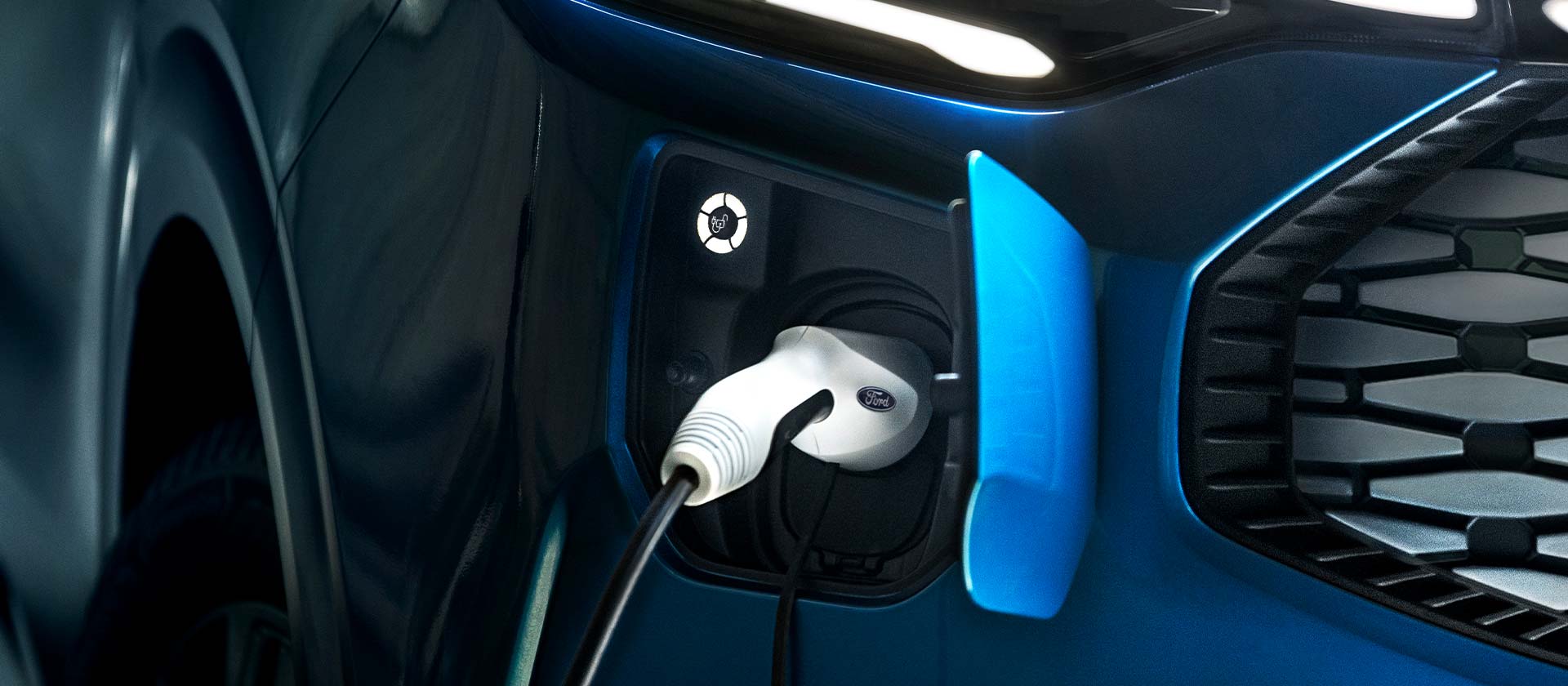 E-Tourneo Custom an ein Ladegerät angeschlossen