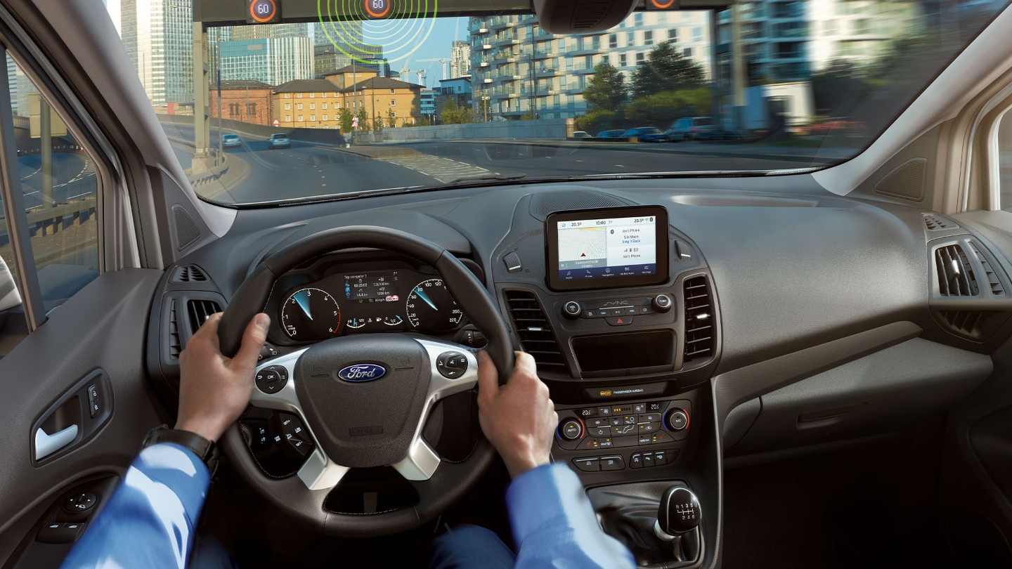 Ford Transit Connect Innenraumschuss mit Verkehrsschild-Erkennungssystem