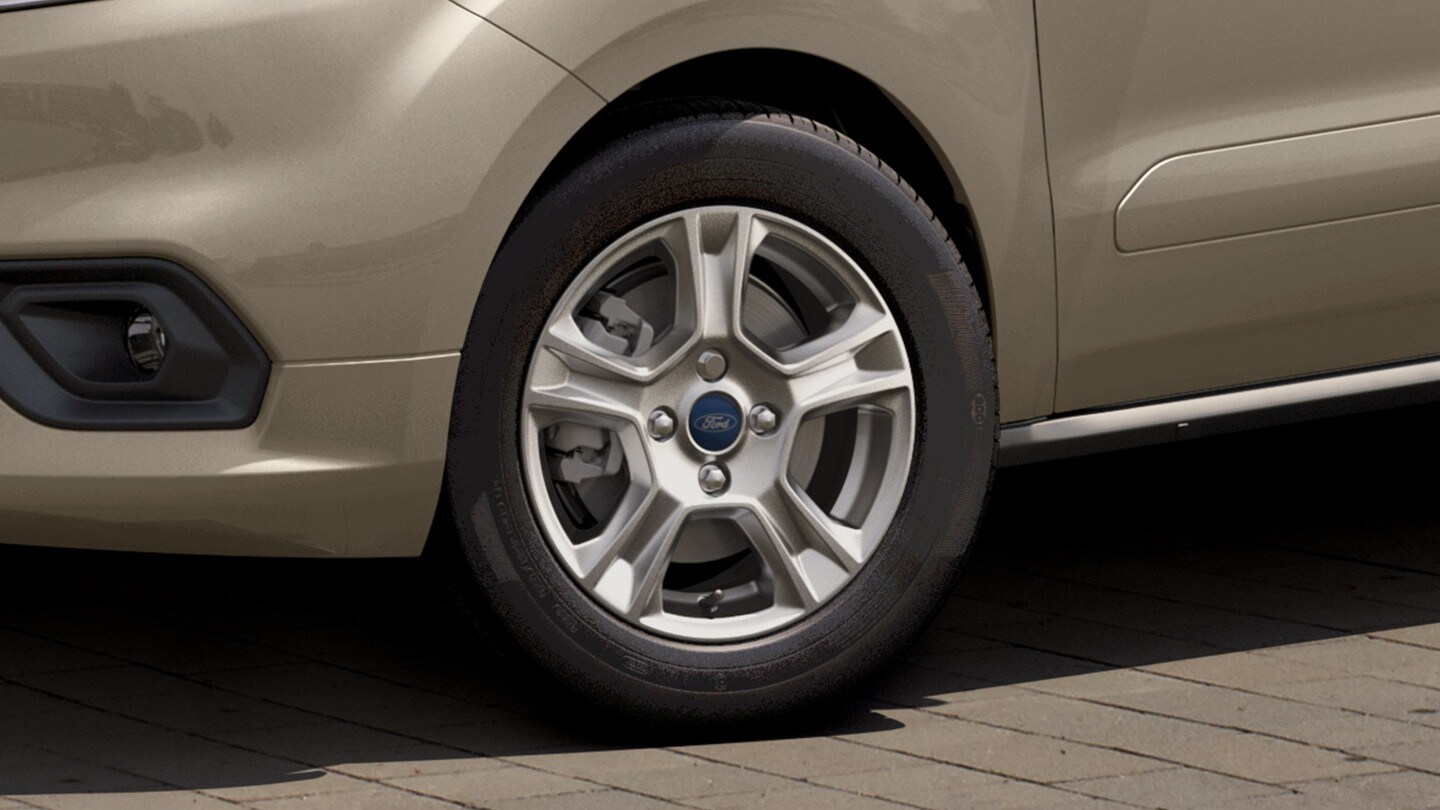 Ford Transit Courier Ausschnitt Rad im Detail