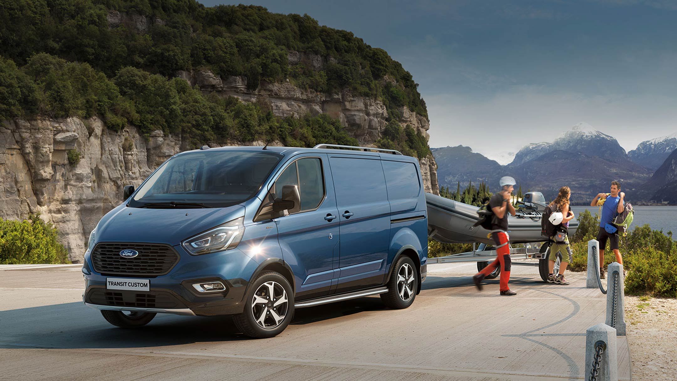 Ford Transit Custom Active mit Personengruppe