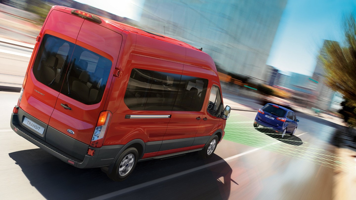 Ford Transit Bus Rot ¾-Heckansicht mit intelligenter Geschwindigkeitsregelanlage Illustration