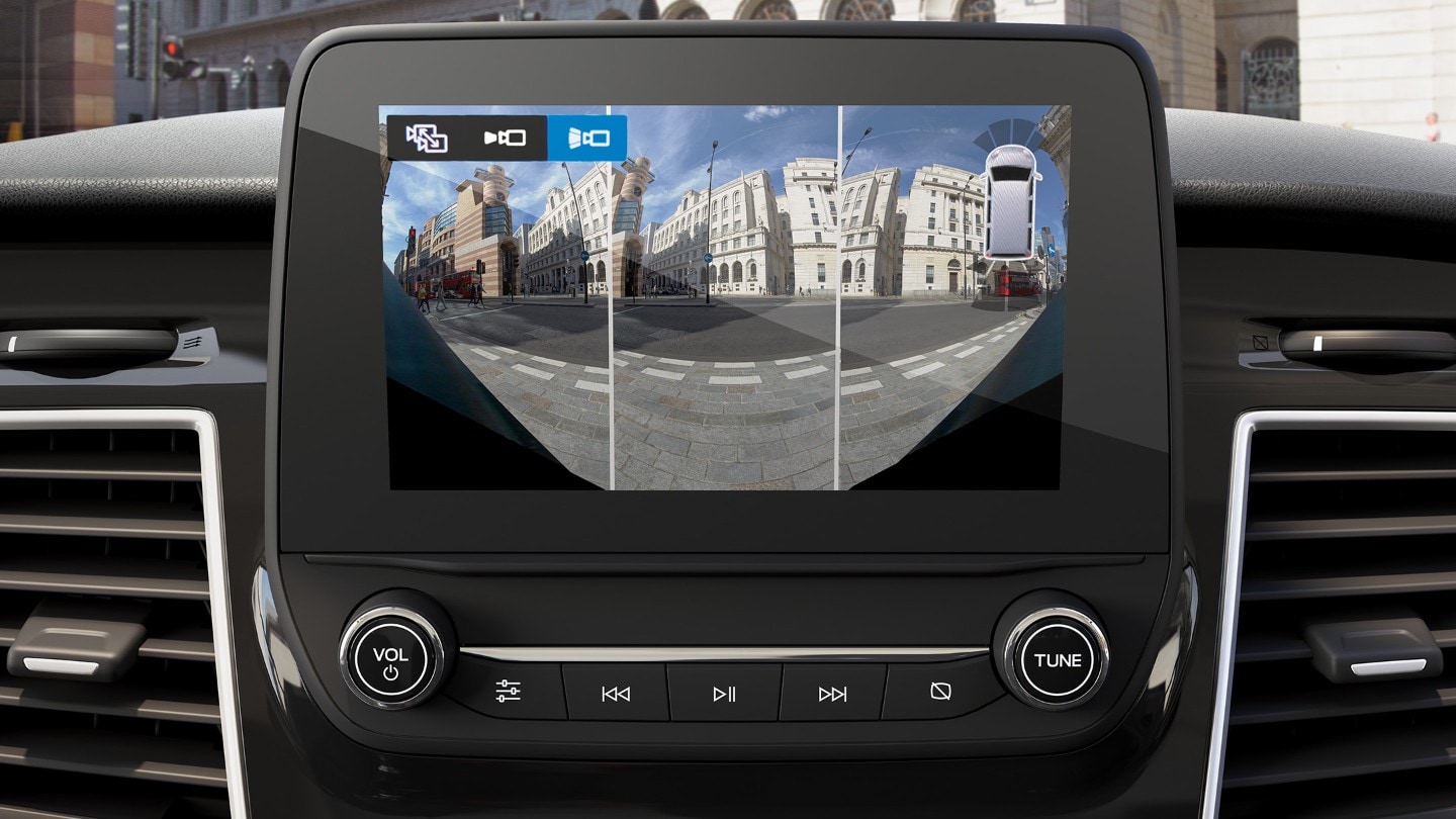 Ford Transit Innenraumansicht Multifunktionsdisplay mit Frontkamera im Detail