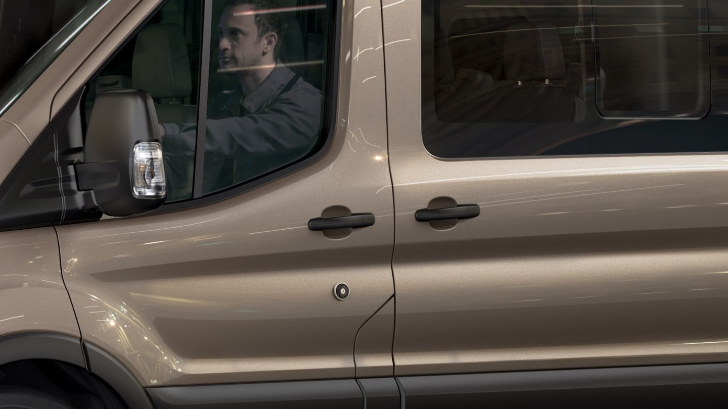 Ford Transit in Champagner Seitenansicht Ausschnitt Fahrertür im Detail