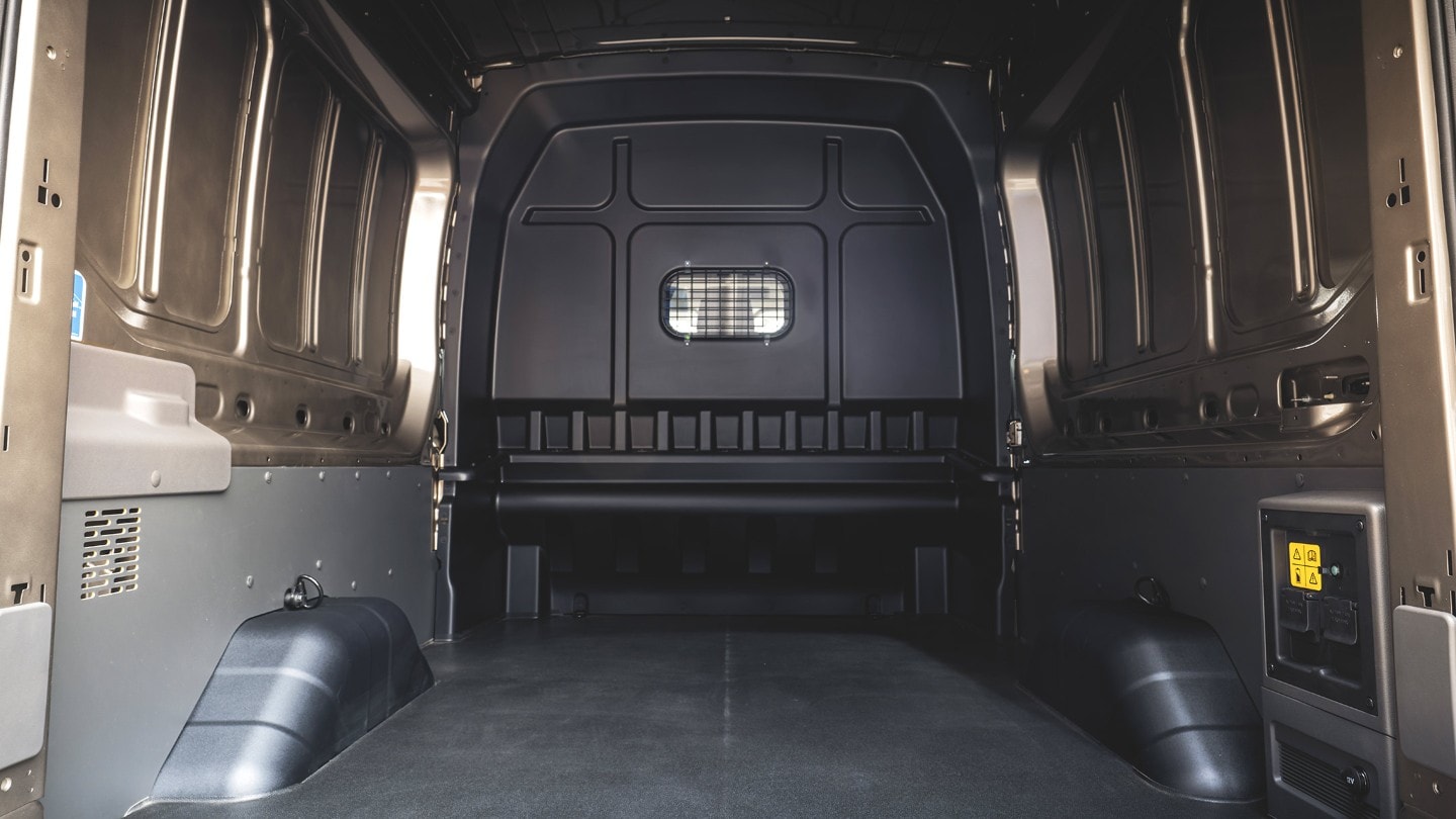 Ford E-Transit Double-Cab-in-Van loadspace