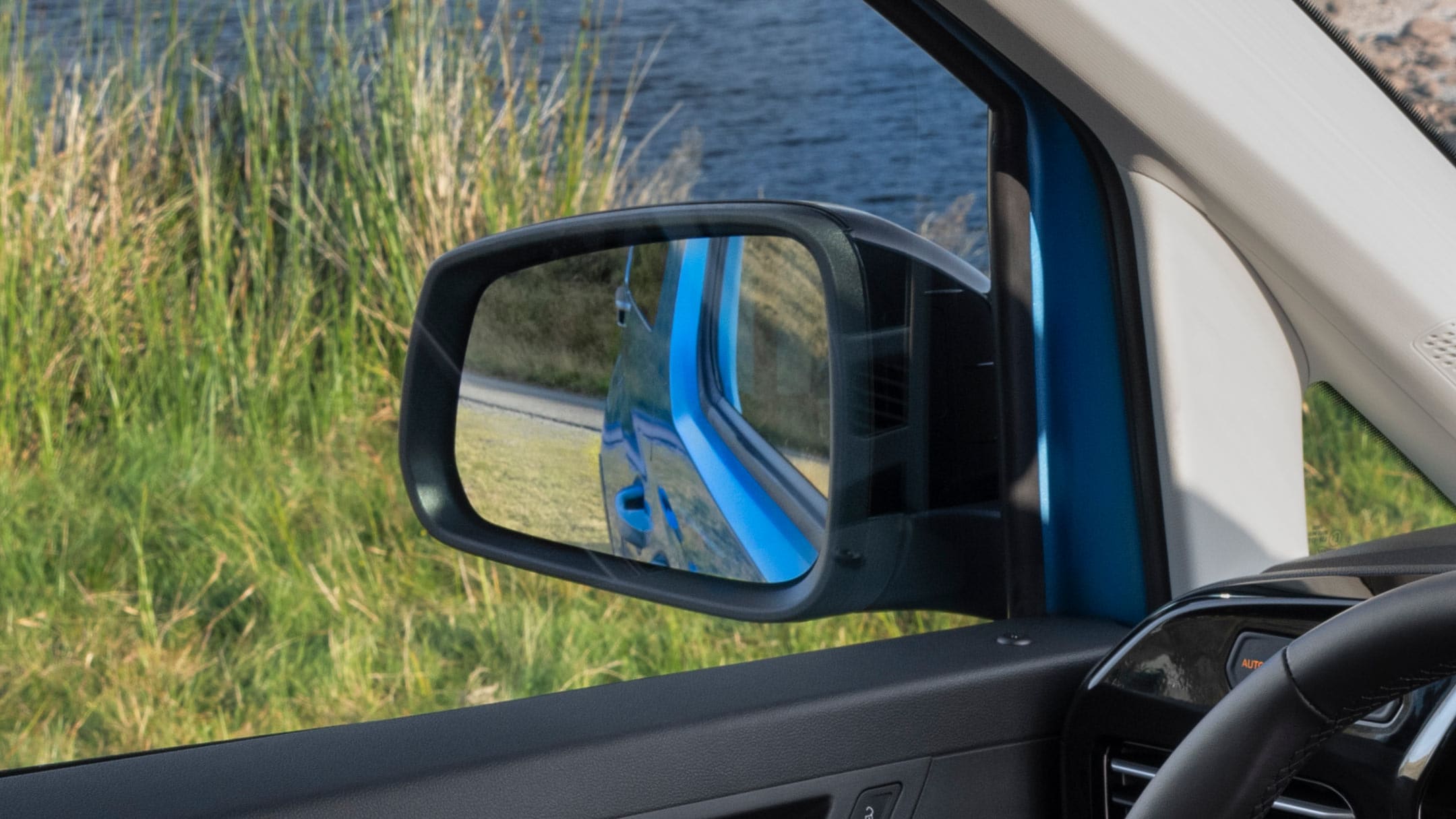 Ford Tourneo Connect Ausschnitt Seitenspiegel Fahrerseite
