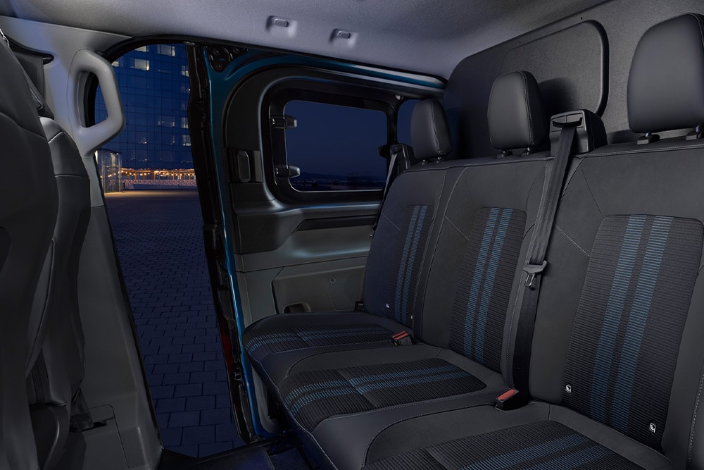 Rücksitzbank eines Ford Transit Custom Doppelkabine-in-Van.