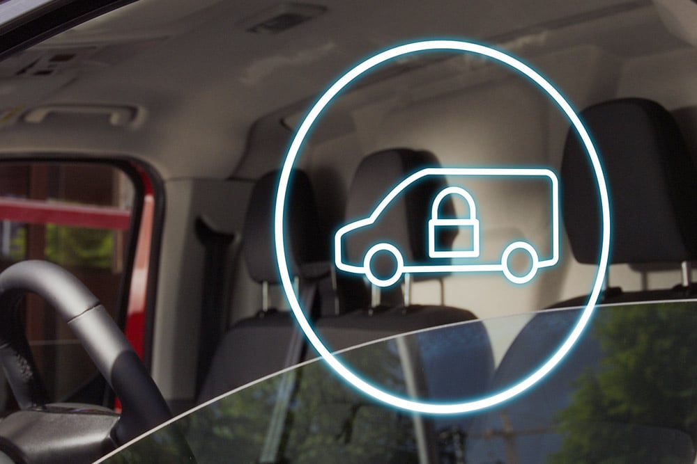 Symbol eines verschlossenen Vans auf der Windschutzscheibe eines Ford Transit Custom