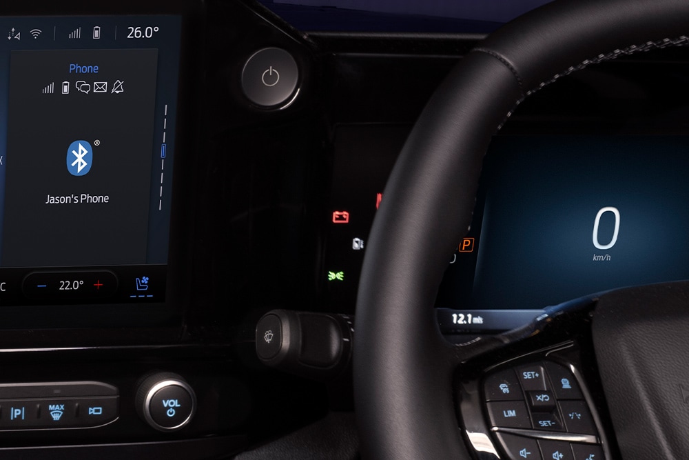 Nahaufnahme des Startknopfs im Ford Transit Custom