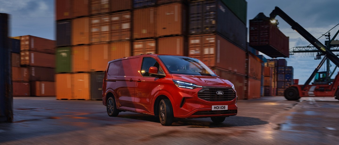  Ford Transit Custom in Rot