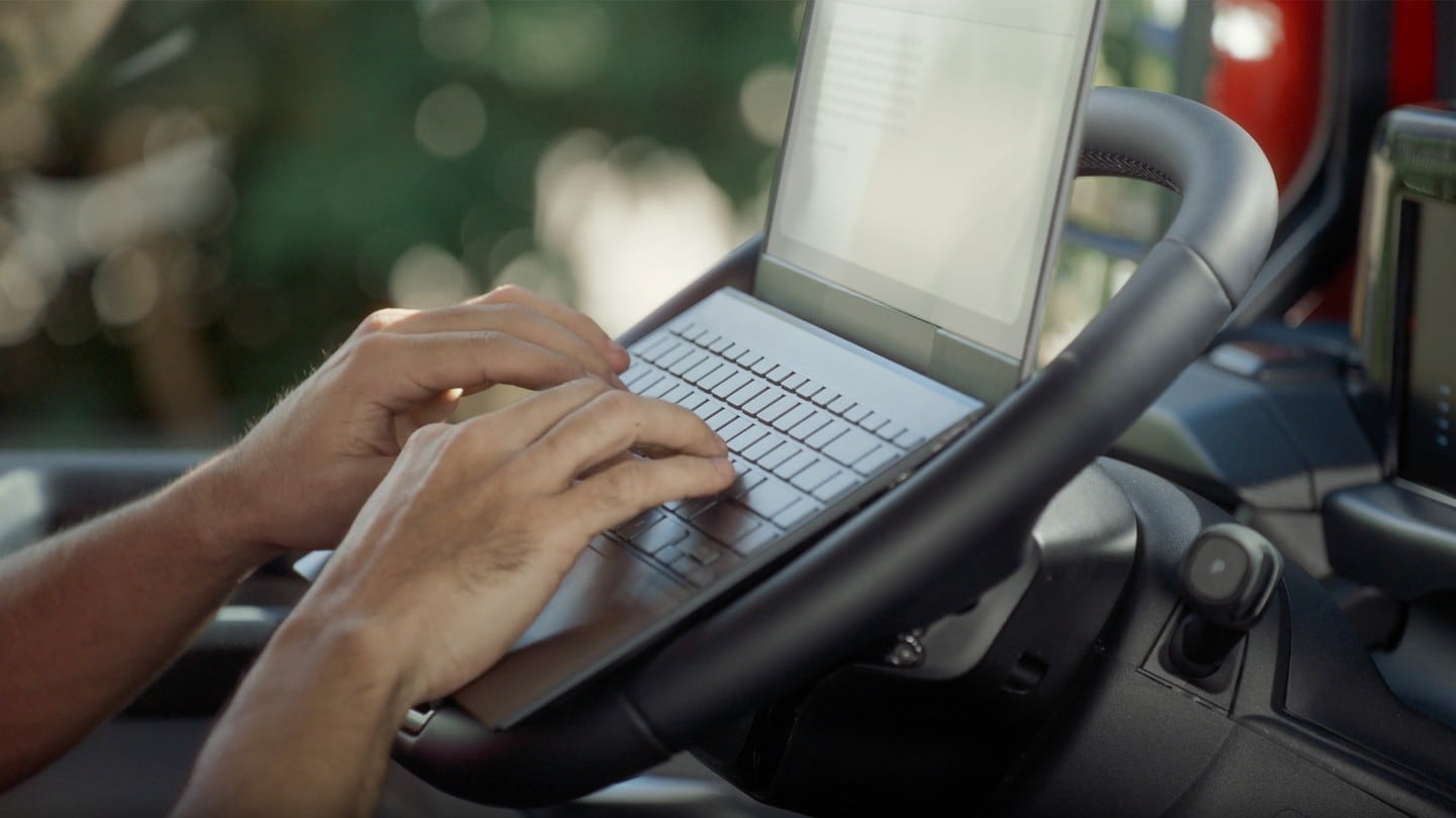 Ford Transit Custom Innenraumansicht mit Laptop