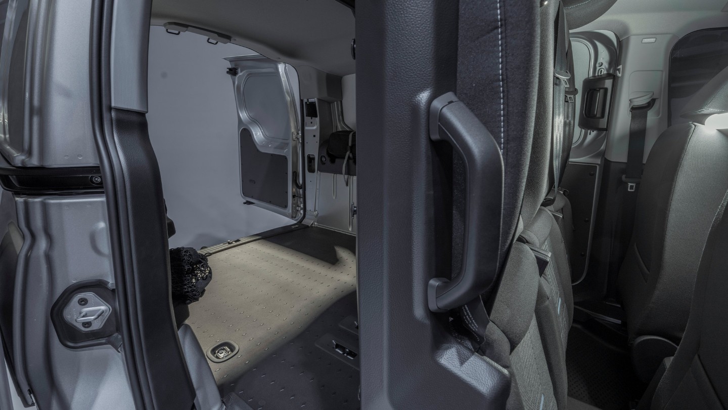 Laderaum des Ford Transit Connect mit FlexCab™ mit einer Sitzreihe.