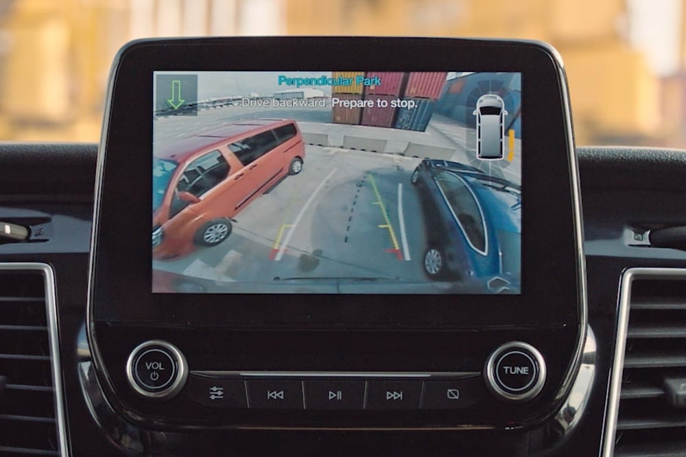 Ford Multifunktionsdisplay mit Park-Assistent im Detail